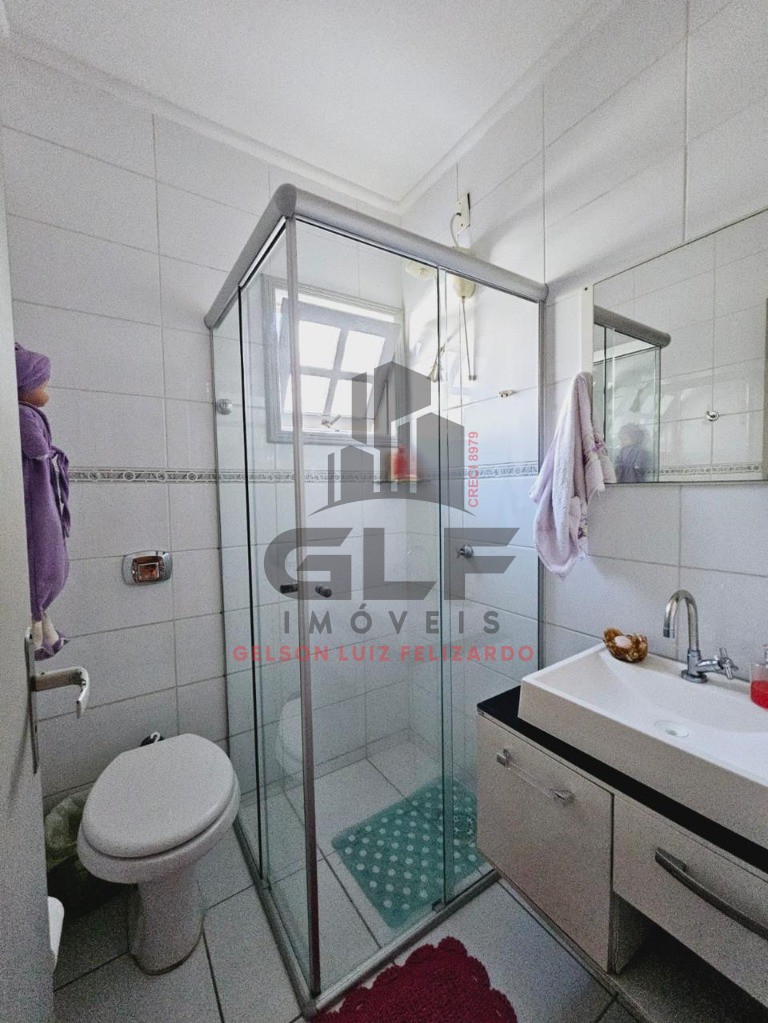 Casa Mobiliada na cidade de Itapema/SC, Bairro Várzea em Condomínio Fechado, Com 3 Quartos, sendo 1 suíte e 2 vagas de garagem. Boa Localização.