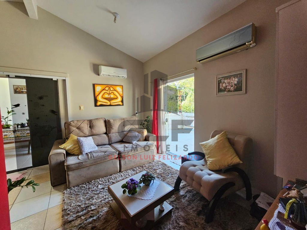 Casa mobiliada na cidade de itapema/sc, bairro várzea em con