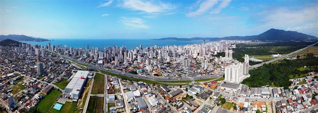 Apartamento Pronto na cidade de Itapema/SC no bairro Meia Praia, 3 dormitórios e 1 Vaga de garagem, com Lazer Completo. Bem localizado. Investir