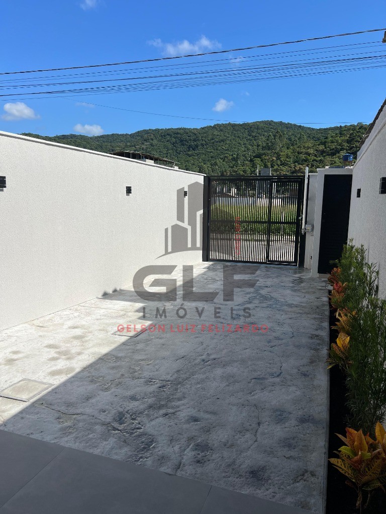 Casa Sobrado a venda na cidade de Itapema/SC no bairro Morretes, com 3 Dormitórios sendo 1 Suíte e 2 Vagas de Garagem.