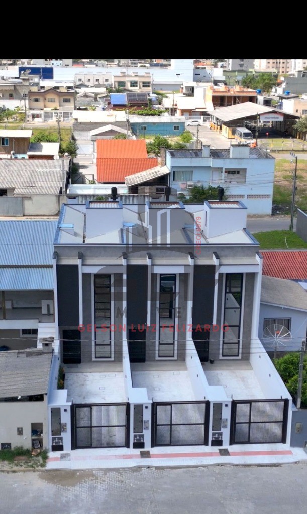 Casa Sobrado a venda na cidade de Itapema/SC no bairro Morretes, com 3 Dormitórios sendo 1 Suíte e 2 Vagas de Garagem.