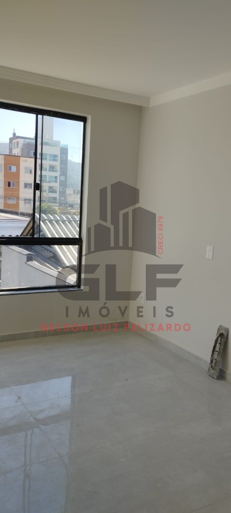 Casa Sobrado a venda na cidade de Itapema/SC no bairro Morretes, com 2 Suítes e 2 Vagas de Garagem. Bem Localizado