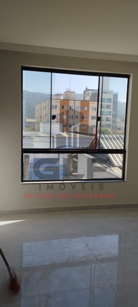 Casa Sobrado a venda na cidade de Itapema/SC no bairro Morretes, com 2 Suítes e 2 Vagas de Garagem. Bem Localizado