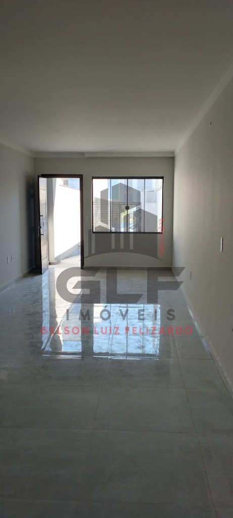 Casa Sobrado a venda na cidade de Itapema/SC no bairro Morretes, com 2 Suítes e 2 Vagas de Garagem. Bem Localizado