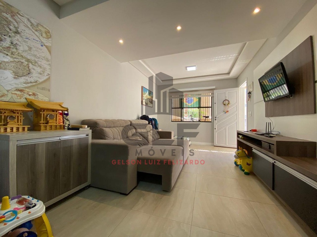 Casa Mobiliada em Itapema/SC, no bairro Meia Praia. Com 3 Dormitórios e 100m². Bem localizada a 300m do mar