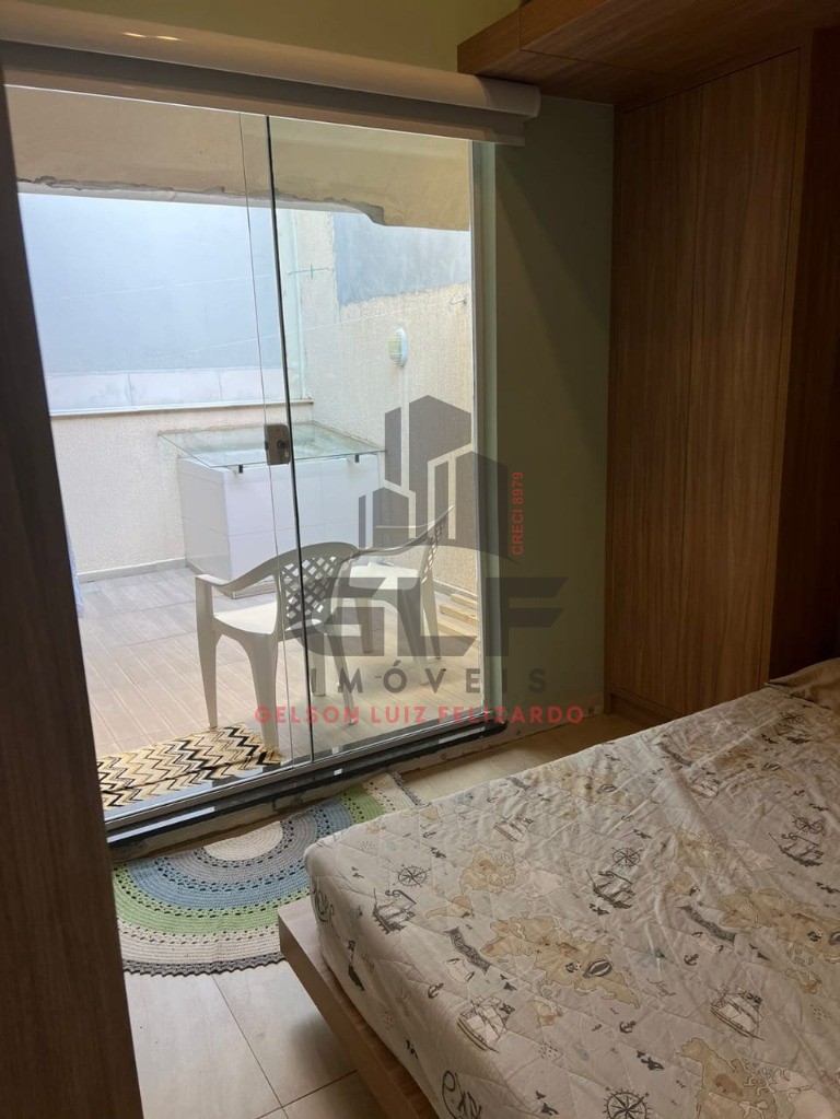 Casa Mobiliada em Itapema/SC, no bairro Meia Praia. Com 3 Dormitórios e 100m². Bem localizada a 300m do mar