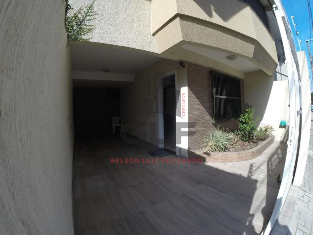Casa Mobiliada em Itapema/SC, no bairro Meia Praia. Com 3 Dormitórios e 100m². Bem localizada a 300m do mar