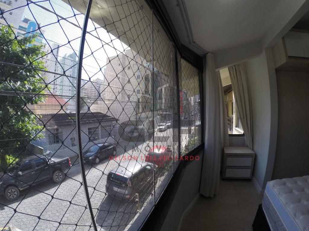 Casa Mobiliada em Itapema/SC, no bairro Meia Praia. Com 3 Dormitórios e 100m². Bem localizada a 300m do mar