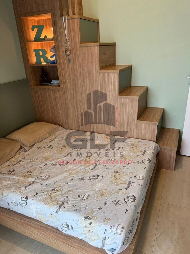 Casa Mobiliada em Itapema/SC, no bairro Meia Praia. Com 3 Dormitórios e 100m². Bem localizada a 300m do mar