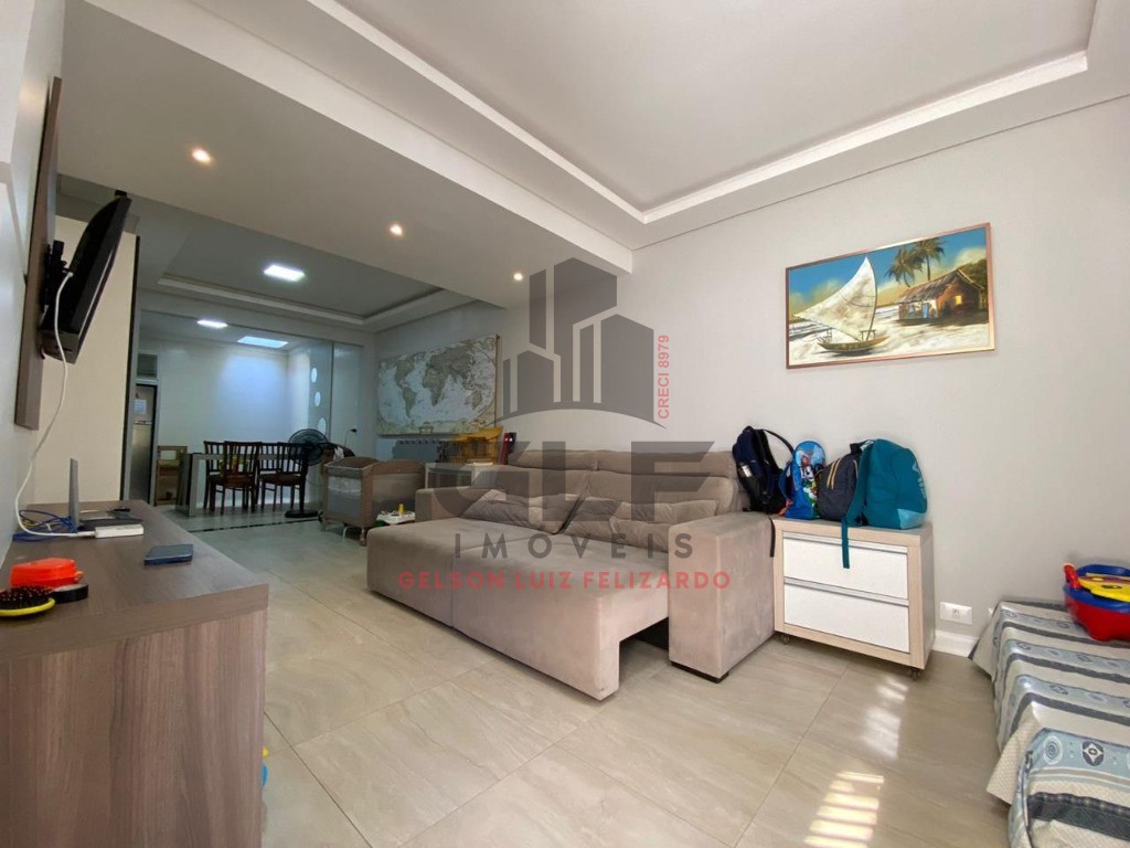 Casa Mobiliada em Itapema/SC, no bairro Meia Praia. Com 3 Dormitórios e 100m². Bem localizada a 300m do mar