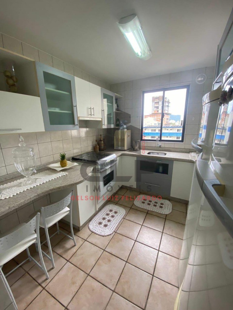 Apartamento Pronto e Mobiliado na cidade de Itapema/SC no bairro Meia Praia, 3 dormitórios/ 1 suíte e 1 Vaga de garagem, 238m². Bem localizado.