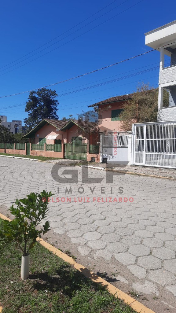 Terreno a venda na cidade de Bombinhas/SC no bairro Mariscal, com metragem de 1460m², 300m do mar. Oportunidade de Investimento