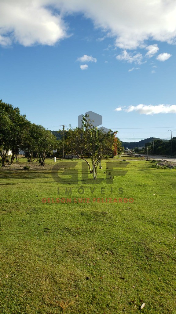 Terreno a venda na cidade de Bombinhas/SC no bairro Mariscal, com metragem de 1460m², 300m do mar. Oportunidade de Investimento
