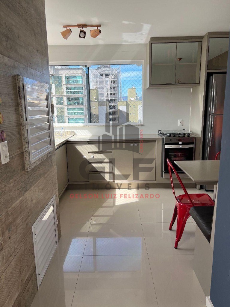 Cobertura Duplex Semimobiliada na cidade de Itapema/SC no bairro Castelo Branco, com 4 Suítes e 2 Vagas de garagem, com Lazer Completo. Bem localiza