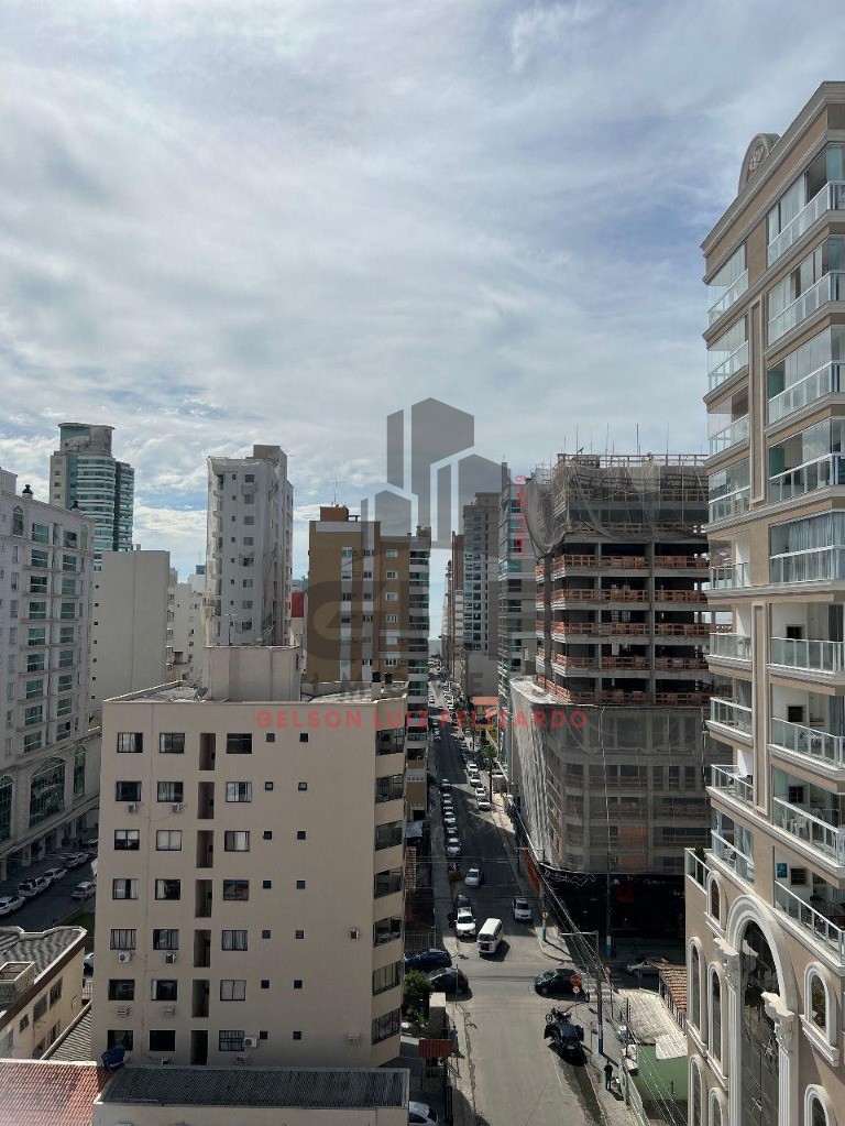 Cobertura Duplex Semimobiliada na cidade de Itapema/SC no bairro Castelo Branco, com 4 Suítes e 2 Vagas de garagem, com Lazer Completo. Bem localiza