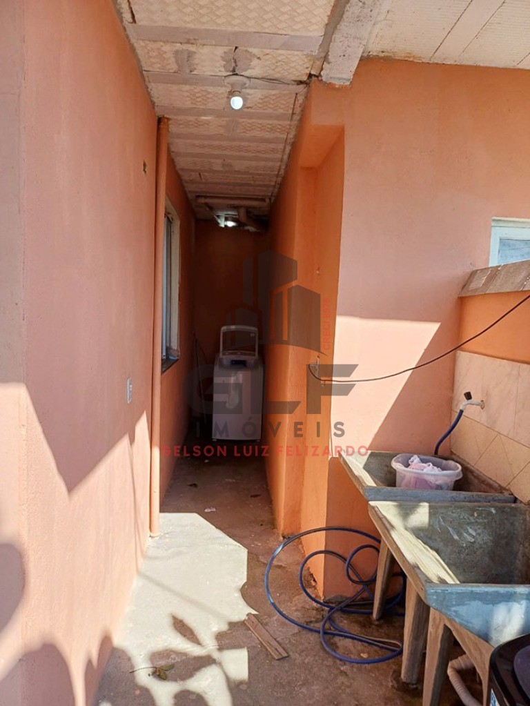 Condomínio com 6 kitnets em Itapema/SC no bairro Morretes. Terreno com 303,75m². Fundação pronta para construir mais 4 apartamentos ou até 8 kitnets,