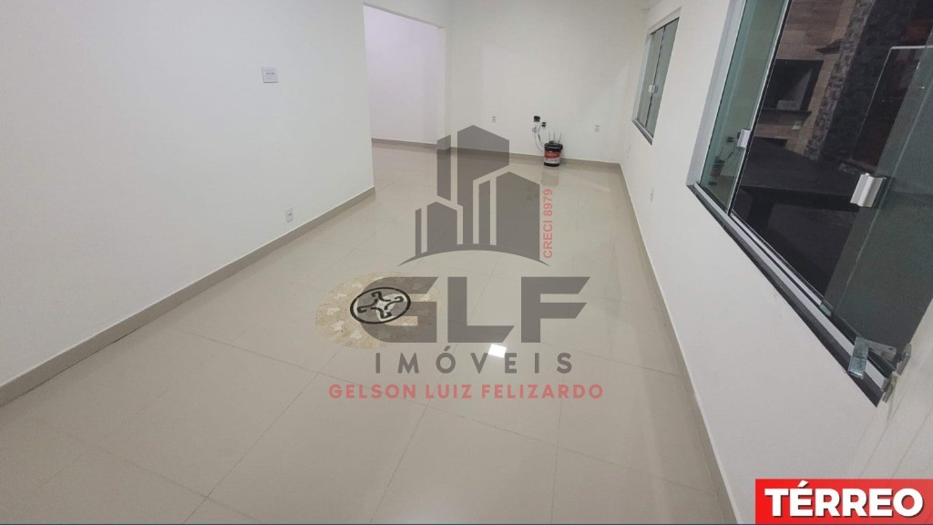 2 Casas no Terreno a venda em Camboriú, no bairro São Francisco de Assis, sendo 2 casas, 1 em cada andar. Terreno conta com 160 m². A 3 km