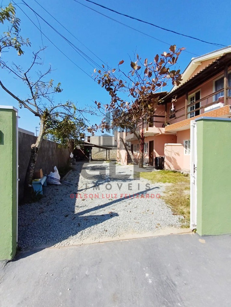 Condomínio com 6 kitnets em Itapema/SC no bairro Morretes. Terreno com 303,75m². Fundação pronta para construir mais 4 apartamentos ou até 8 kitnets,