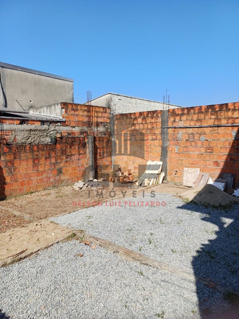 Condomínio com 6 kitnets em Itapema/SC no bairro Morretes. Terreno com 303,75m². Fundação pronta para construir mais 4 apartamentos ou até 8 kitnets,