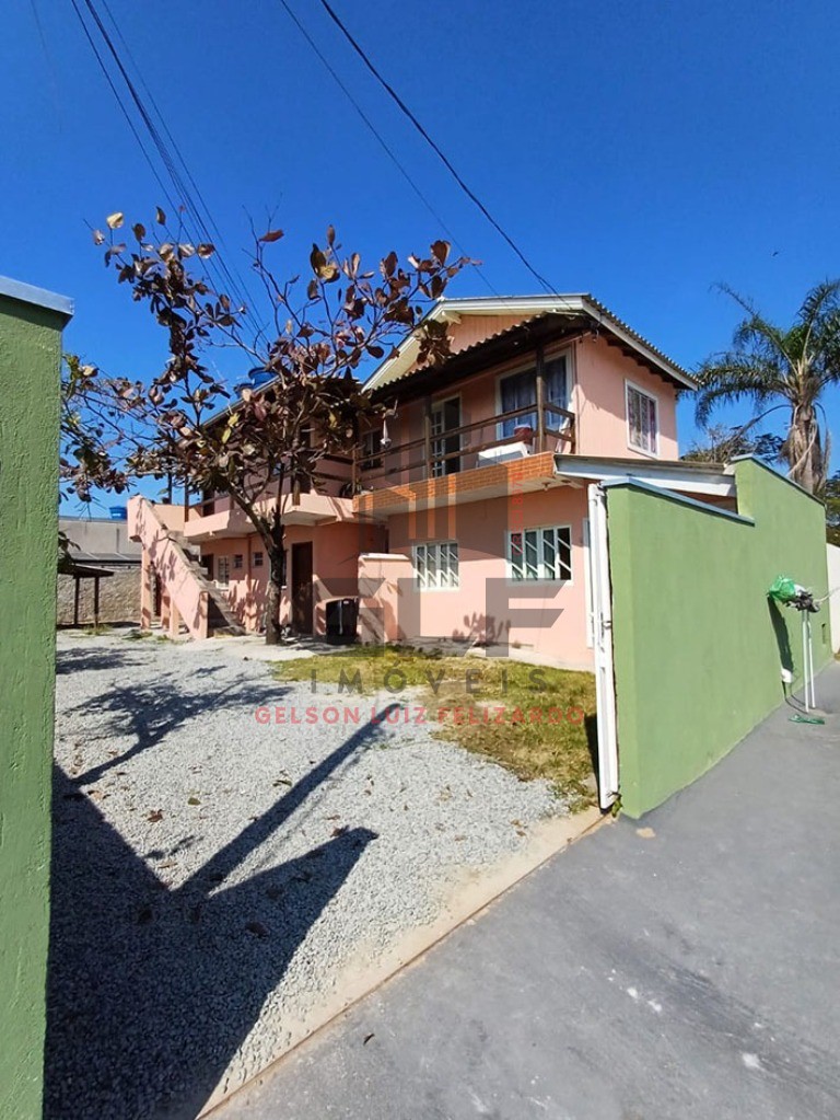 Condomínio com 6 kitnets em Itapema/SC no bairro Morretes. Terreno com 303,75m². Fundação pronta para construir mais 4 apartamentos ou até 8 kitnets,