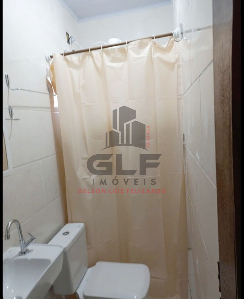 Condomínio com 6 kitnets em Itapema/SC no bairro Morretes. Terreno com 303,75m². Fundação pronta para construir mais 4 apartamentos ou até 8 kitnets,
