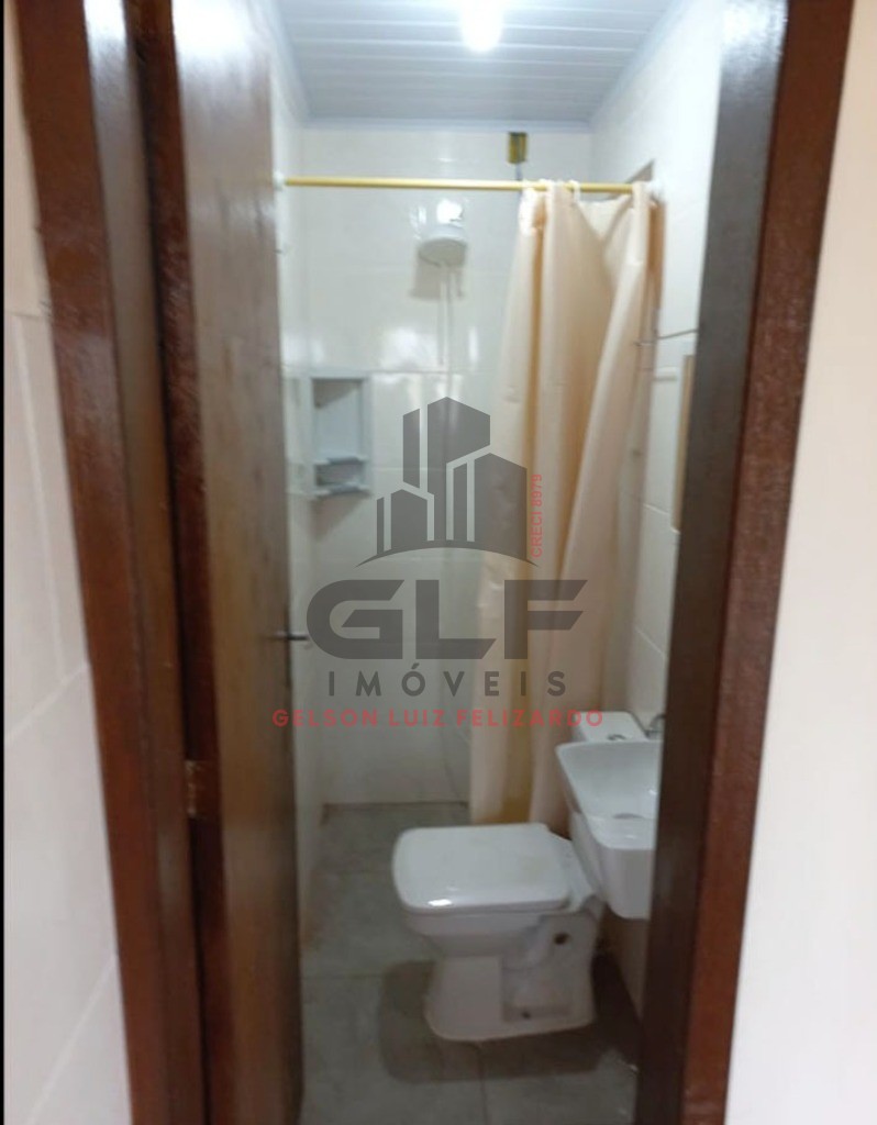 Condomínio com 6 kitnets em Itapema/SC no bairro Morretes. Terreno com 303,75m². Fundação pronta para construir mais 4 apartamentos ou até 8 kitnets,