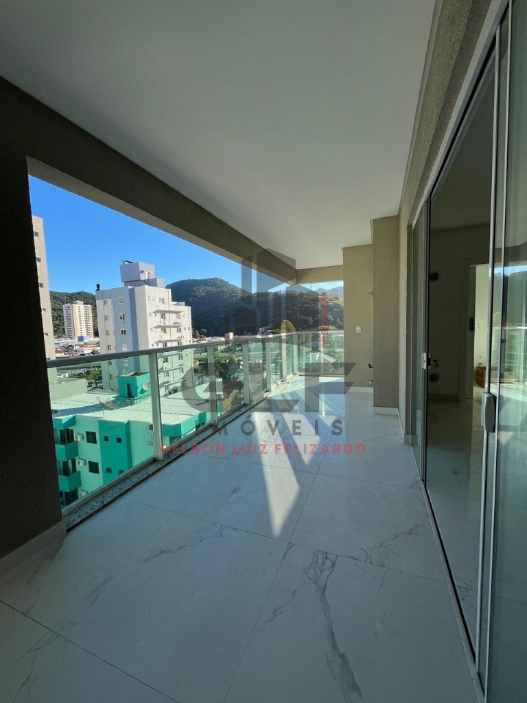 Apartamento de Alto Padrão na cidade de Itapema/SC, no bairro Centro, com 3 Suítes e 2 Vagas de Garagem. Localização Privilegiada.