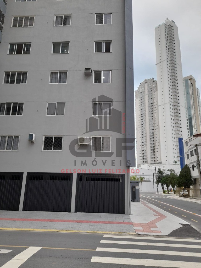 Apartamento Mobiliado em Balneário Camboriú/SC, no bairro Centro, com 2 Dormitórios e 1 Suíte,1 Vaga de Garagem. Localização Privilegiada.
