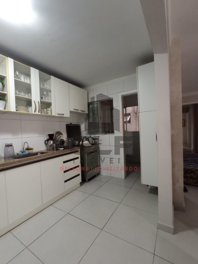 Apartamento Mobiliado em Balneário Camboriú/SC, no bairro Centro, com 2 Dormitórios e 1 Suíte,1 Vaga de Garagem. Localização Privilegiada.