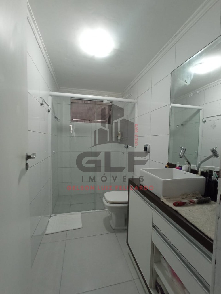 Apartamento Mobiliado em Balneário Camboriú/SC, no bairro Centro, com 2 Dormitórios e 1 Suíte,1 Vaga de Garagem. Localização Privilegiada.