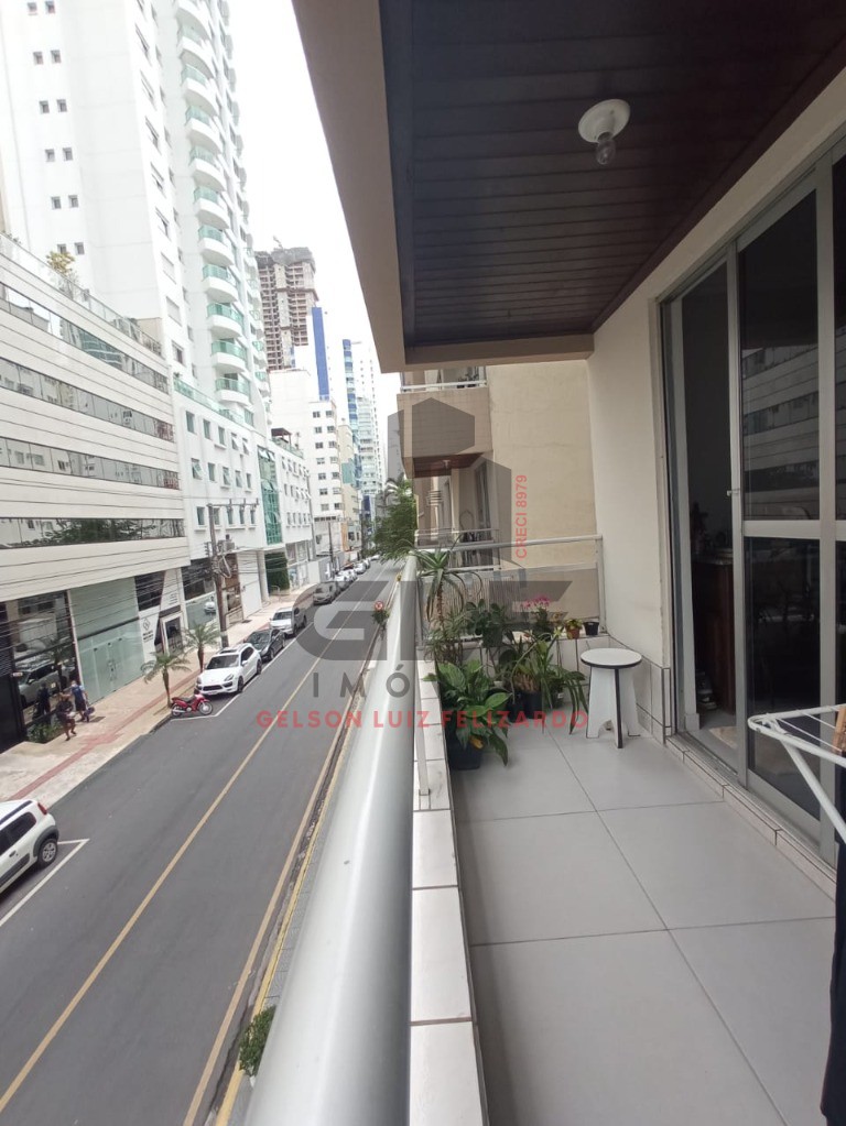 Apartamento Mobiliado em Balneário Camboriú/SC, no bairro Centro, com 2 Dormitórios e 1 Suíte,1 Vaga de Garagem. Localização Privilegiada.