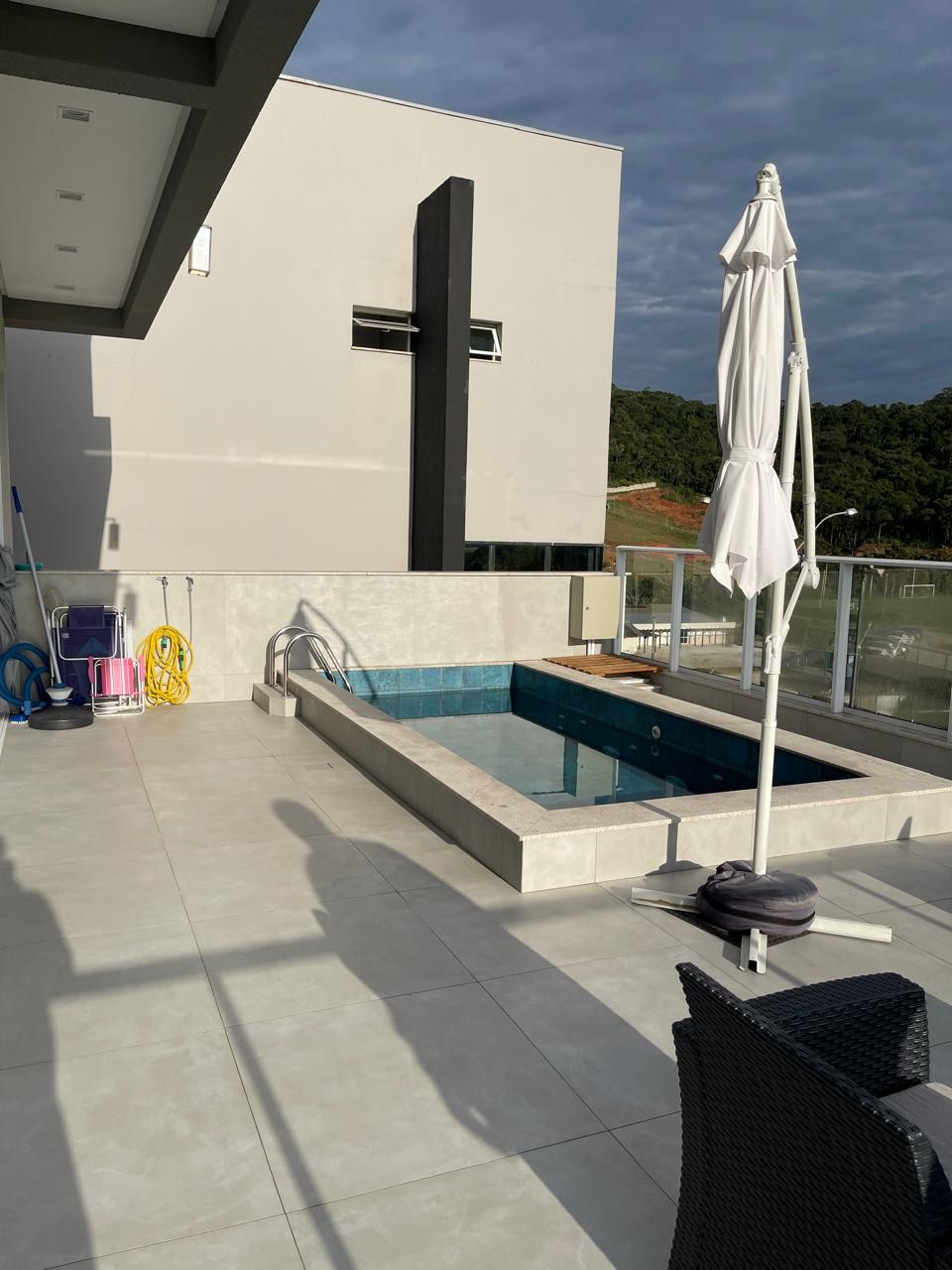 Casa sobrado de alto padrão pronta para morar em condomínio 