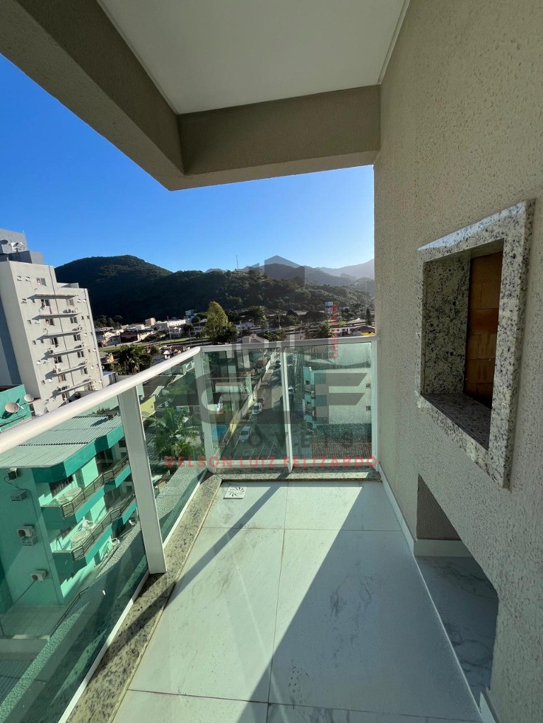 Apartamento de Alto Padrão na cidade de Itapema/SC, no bairro Centro, com 3 Suítes e 2 Vagas de Garagem. Localização Privilegiada.