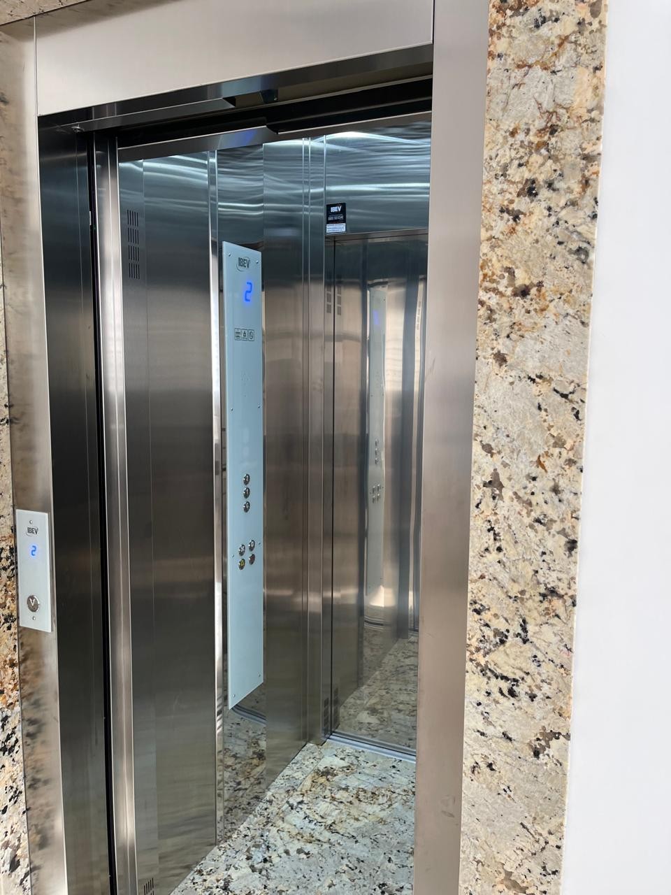 Casa sobrado de alto padrão pronta para morar em condomínio 