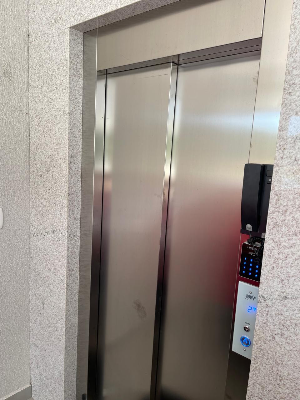 Casa sobrado de alto padrão pronta para morar em condomínio 