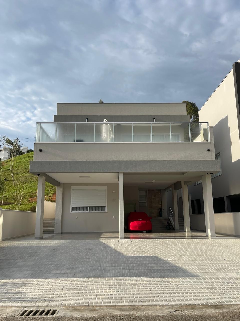 Casa sobrado de alto padrão pronta para morar em condomínio 
