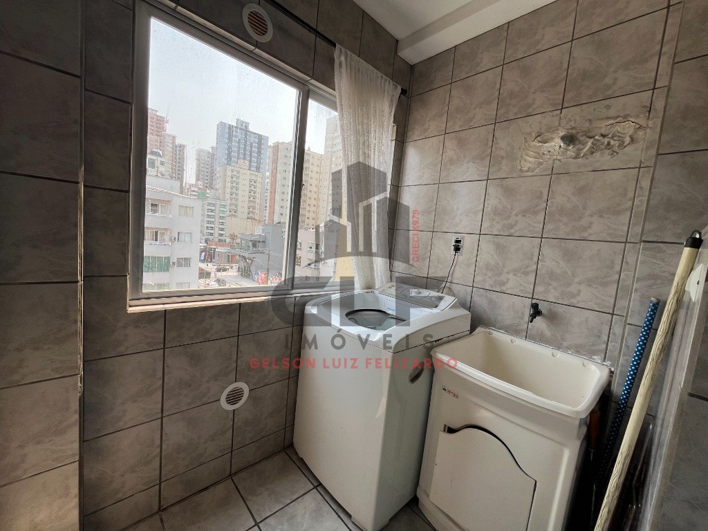 Apartamento Pronto Mobiliado em Itapema/SC no bairro Meia Praia, 2 Quartos/ 1 suíte e 1 Vaga de garagem. Bem localizado. Investir