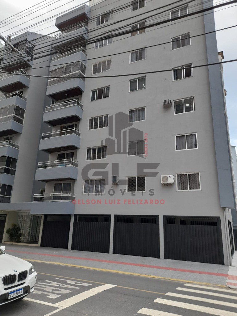 Apartamento Mobiliado em Balneário Camboriú/SC, no bairro Centro, com 2 Dormitórios e 1 Suíte,1 Vaga de Garagem. Localização Privilegiada.
