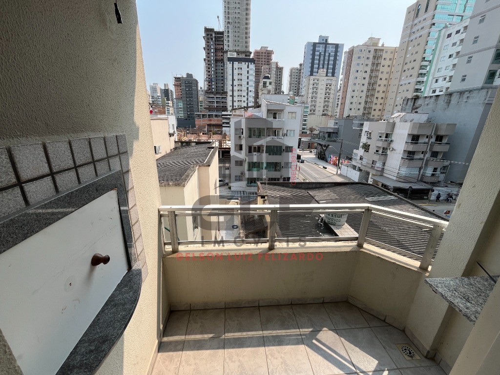 Apartamento Pronto Mobiliado em Itapema/SC no bairro Meia Praia, 2 Quartos/ 1 suíte e 1 Vaga de garagem. Bem localizado. Investir