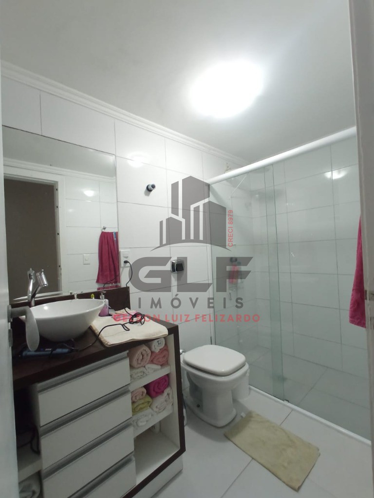 Apartamento Mobiliado em Balneário Camboriú/SC, no bairro Centro, com 2 Dormitórios e 1 Suíte,1 Vaga de Garagem. Localização Privilegiada.