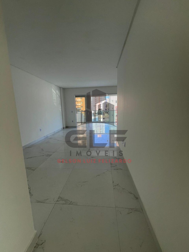Apartamento de Alto Padrão na cidade de Itapema/SC, no bairro Centro, com 3 Suítes e 2 Vagas de Garagem. Localização Privilegiada.