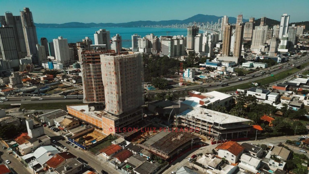 Apartamento em Construção em Itapema/SC no bairro Casa Branca, 69,15m², 2 dorms./1 suíte. 720m do mar. Área de Lazer Completa com 7.580m². Investir!