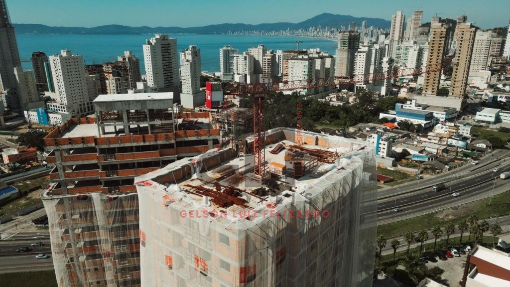 Apartamento em Construção em Itapema/SC no bairro Casa Branca, 69,15m², 2 dorms./1 suíte. 720m do mar. Área de Lazer Completa com 7.580m². Investir!