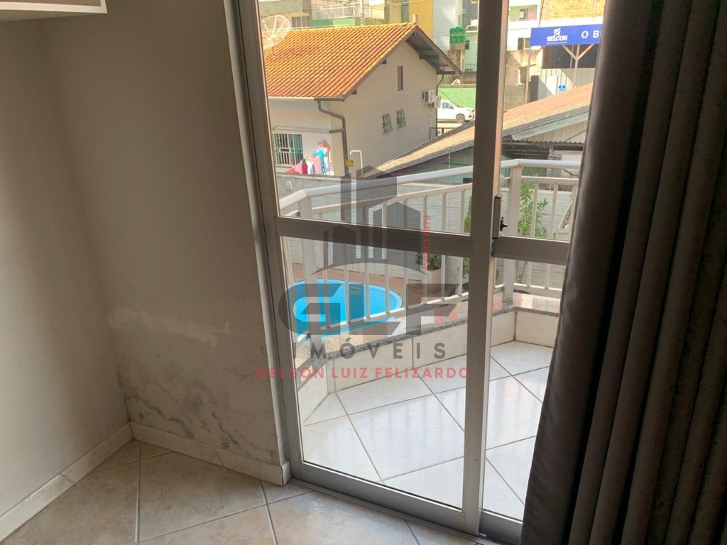 Casa Pronta a 580 metros do Mar em Itapema/SC, bairro Morretes, com 4 Qtos, aceito apartamento no negócio, possui piscina, pebolim, sinuca