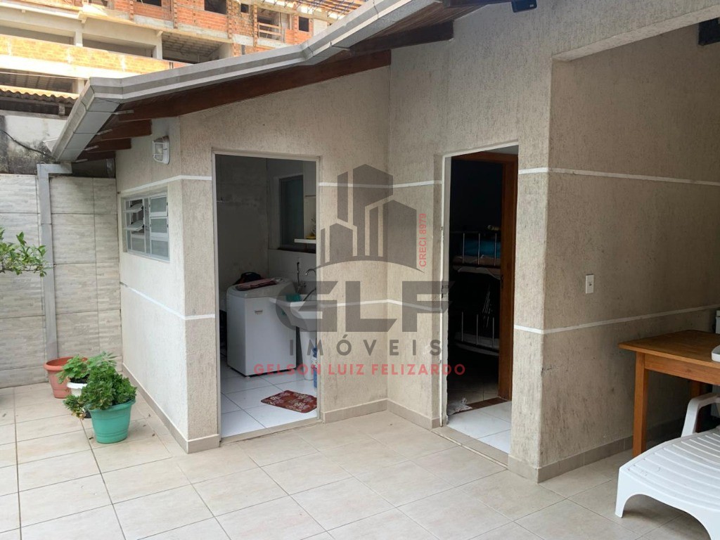 Casa Pronta a 580 metros do Mar em Itapema/SC, bairro Morretes, com 4 Qtos, aceito apartamento no negócio, possui piscina, pebolim, sinuca
