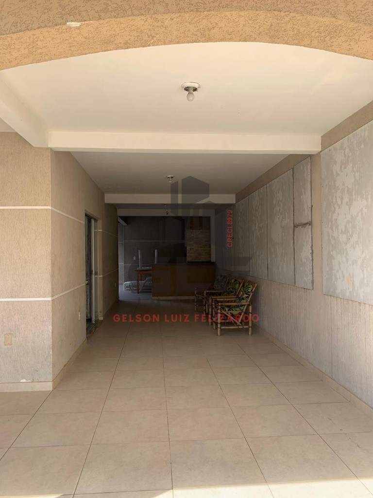 Casa Pronta a 580 metros do Mar em Itapema/SC, bairro Morretes, com 4 Qtos, aceito apartamento no negócio, possui piscina, pebolim, sinuca