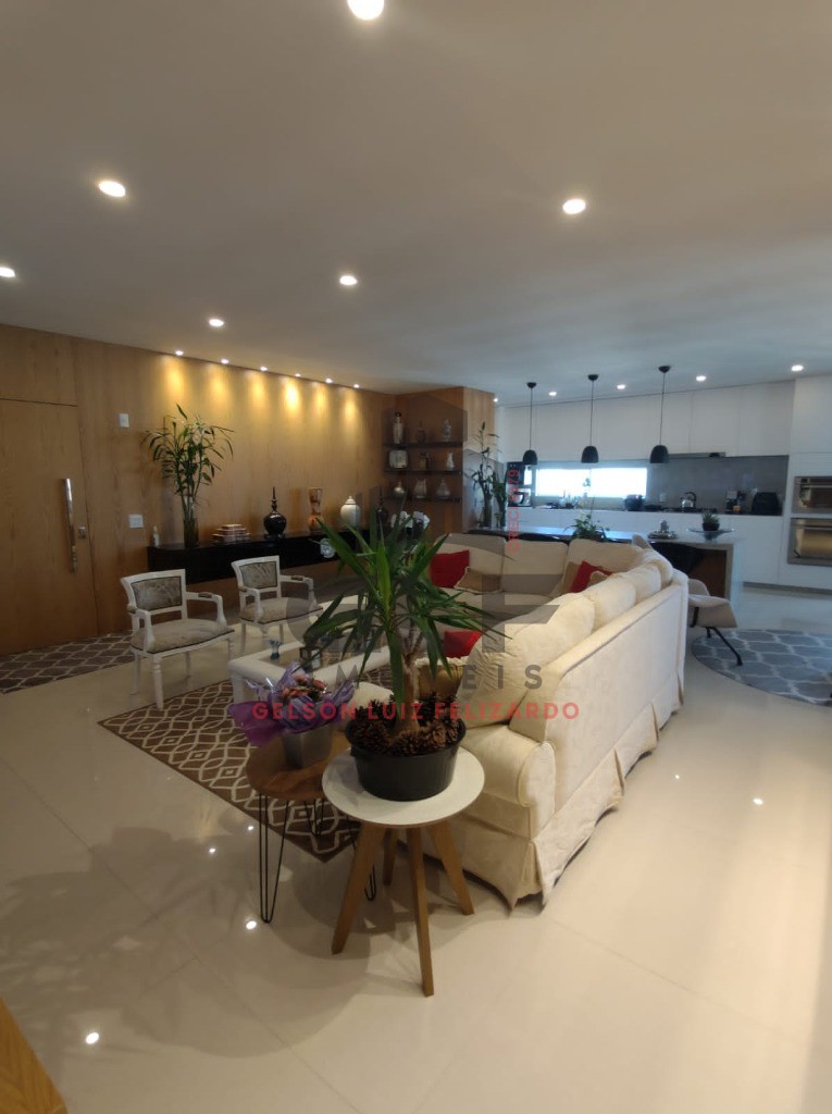 Apartamento Pronto Mobiliado em Itapema/SC no bairro Meia Praia. 193m², com 4 suítes e 3 vagas de garagem. Área de Lazer Completa. Investimento!