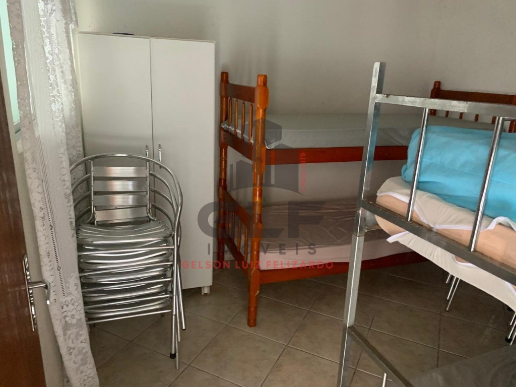 Casa Pronta a 580 metros do Mar em Itapema/SC, bairro Morretes, com 4 Qtos, aceito apartamento no negócio, possui piscina, pebolim, sinuca