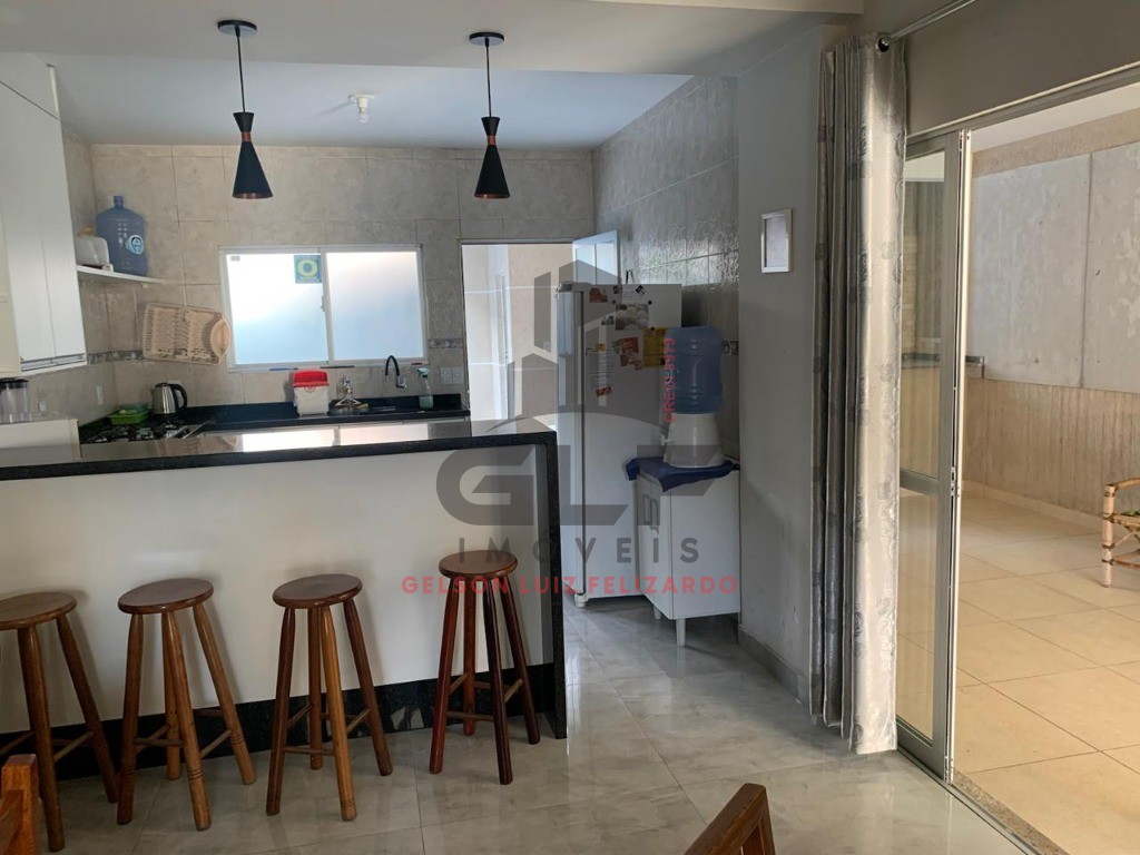 Casa Pronta a 580 metros do Mar em Itapema/SC, bairro Morretes, com 4 Qtos, aceito apartamento no negócio, possui piscina, pebolim, sinuca