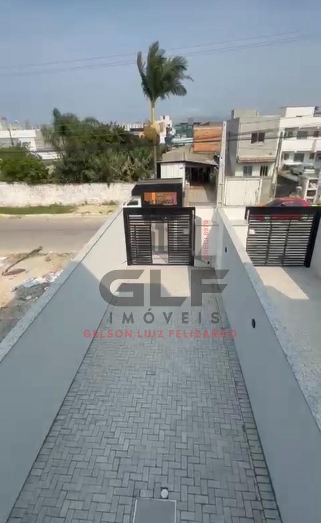 Sobrado Geminado Pronto a venda em Itapema/SC no bairro Morretes, 93m² de área total com 2 Suítes e 1 Vaga de Garagem. Bem localizado!